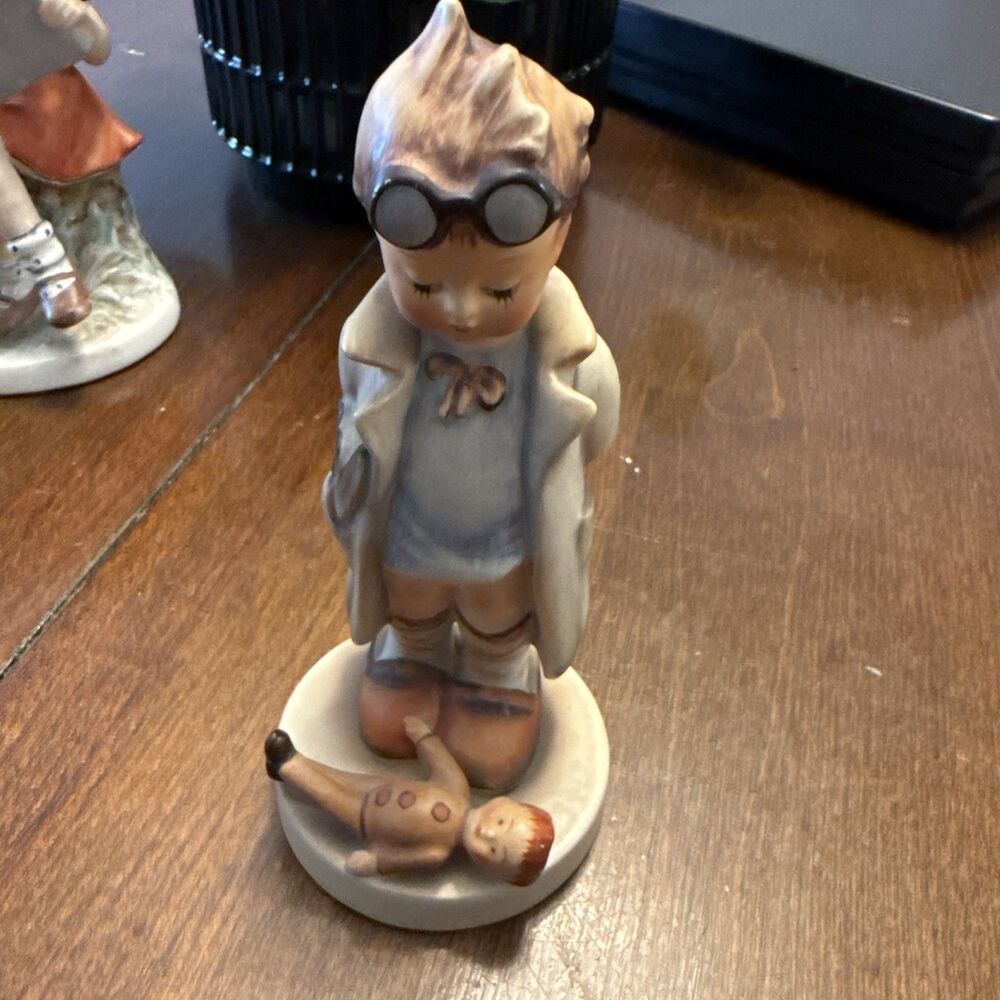 Vintage Goebel Hummel THE DOCTOR Figurine #127 -5 1/4" Tall  W. Germany  Signed